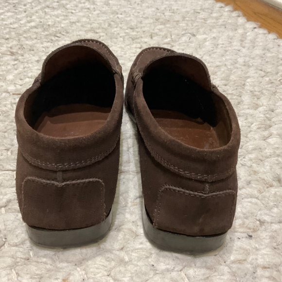 Tod’s brown suede loafer